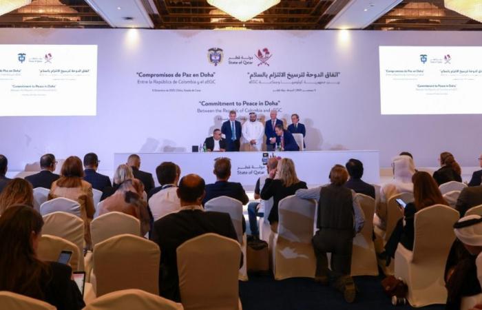قطر تعلن عن توقيع حكومة كولومبيا وجماعة (EGC) المعلنة ذاتيا على "اتفاق ترسيخ الالتزام بالسلام" بعد جولتين من الوساطة بالدوحة