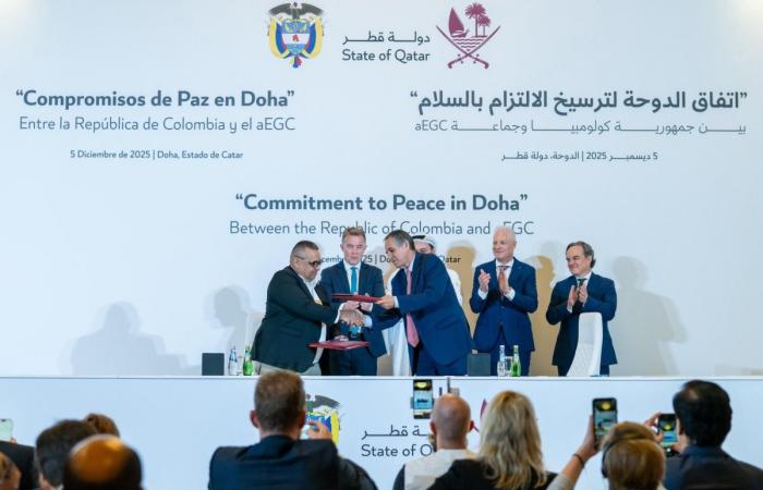 قطر تعلن عن توقيع حكومة كولومبيا وجماعة (EGC) المعلنة ذاتيا على "اتفاق ترسيخ الالتزام بالسلام" بعد جولتين من الوساطة بالدوحة