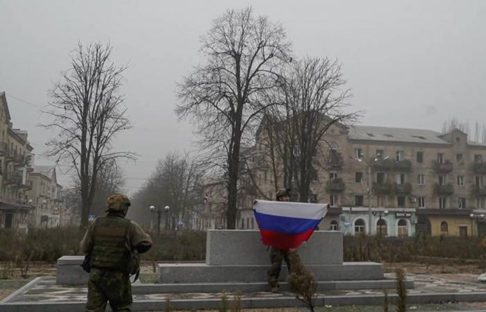 واشنطن
      وكييف
      تواصلان
      محادثات
      «السلام
      الصعب»
      في
      فلوريدا
      لليوم
      الثالث