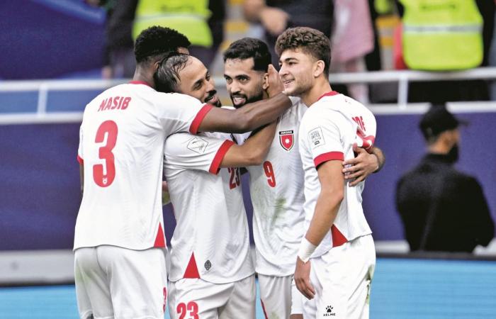 مونديال العرب.. محمد أبو حشيش لاعب المنتخب الأردني لـ الشرق: صدارتنا دليل على الأداء المميز الذي نقدمه