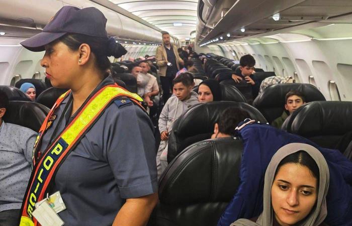 السوريون
      يحتفلون
      بـ«حق
      العودة»...
      والمغيبون
      قسراً
      أبرز
      الحاضرين