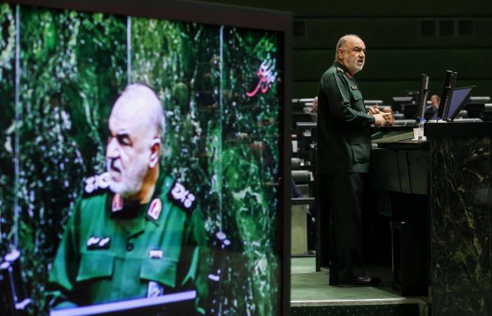 السوريون
      يحتفون
      بذكرى
      عودة
      سوريا
      وهروب
      الأسد