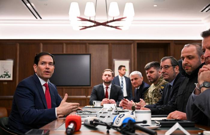 ساركوزي:
      لن
      أنضم
      إلى
      «جبهة
      جمهورية»
      ضد
      اليمين
      المتطرف