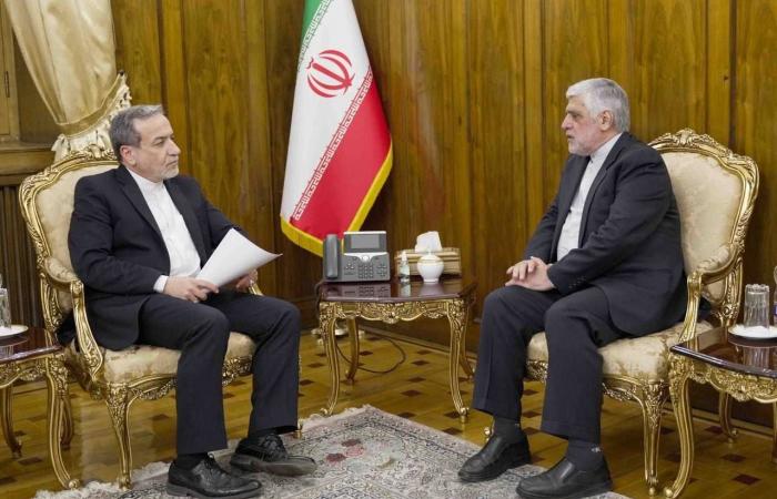 السوريون
      يحتفون
      بذكرى
      عودة
      سوريا
      وهروب
      الأسد