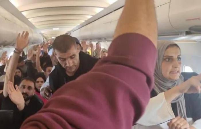 السوريون
      يحتفلون
      بـ«حق
      العودة»...
      والمغيبون
      قسراً
      أبرز
      الحاضرين