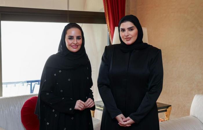 وزير الدولة للتعاون الدولي تجتمع مع مسؤولين على هامش منتدى الدوحة 2025