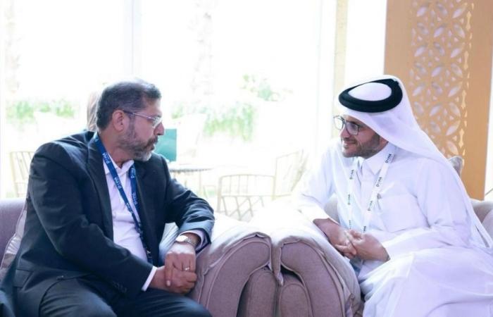 مستشار رئيس مجلس الوزراء المتحدث الرسمي لوزارة الخارجية يجتمع مع نائب وزير الخارجية الإيراني