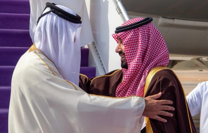 السعودية.. تفاعل على طريقة استقبال محمد بن سلمان لأمير قطر لدى وصوله الرياض