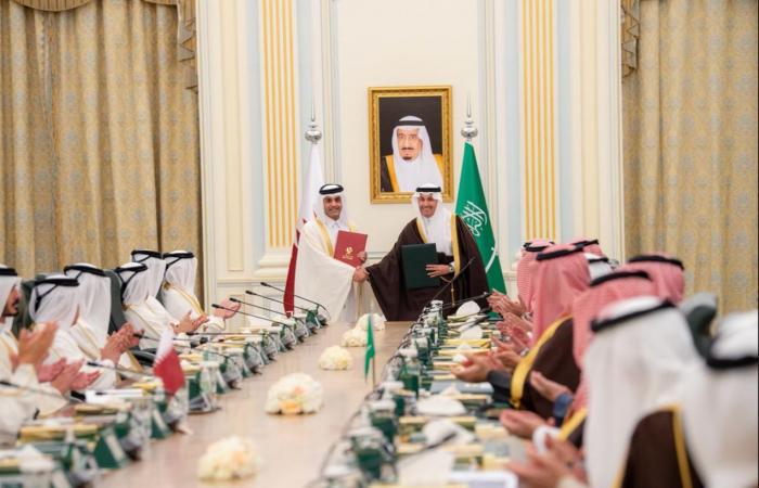 السعودية
      وقطر...
      نحو
      تعاون
      أعمق
      وأوسع