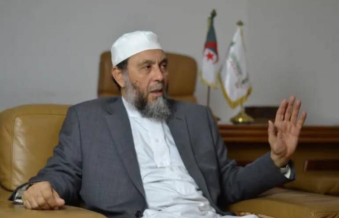 حراك
      سياسي
      في
      الجزائر
      مع
      اقتراب
      الاستحقاقات
      الانتخابية