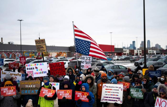 إدارة
      ترمب
      ترحّل
      عشرات
      المهاجرين
      الإيرانيين
      وتخطط
      لإرسال
      المزيد