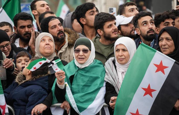 دمشق
      تستعيد
      لحظات
      الفرح
      الأولى
      بسقوط
      الأسد