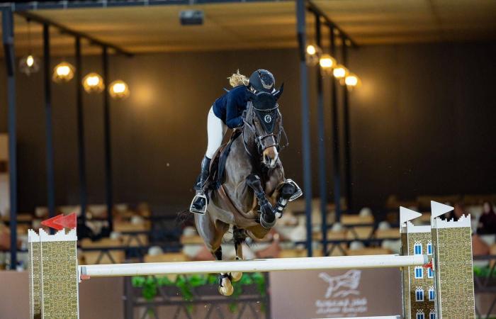 نخبة
      فرسان
      العالم
      يتنافسون
      في
      الجنادرية
      للفوز
      بكأس
      قفز
      السعودية