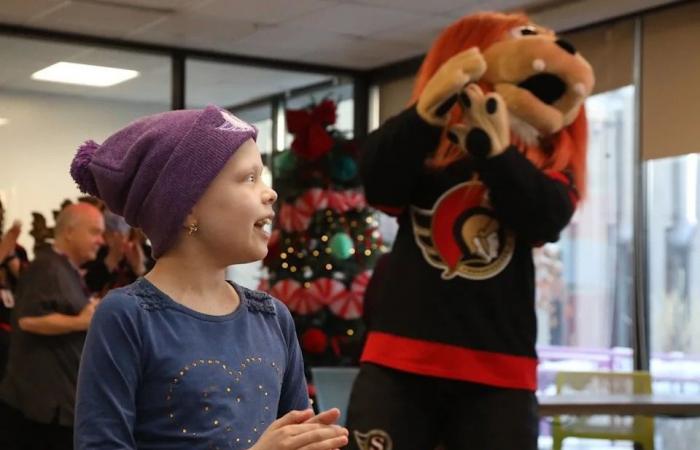 Girl
      goes
      with
      Swedish
      Berries
      to
      surprise
      Senator
      at
      CHEO