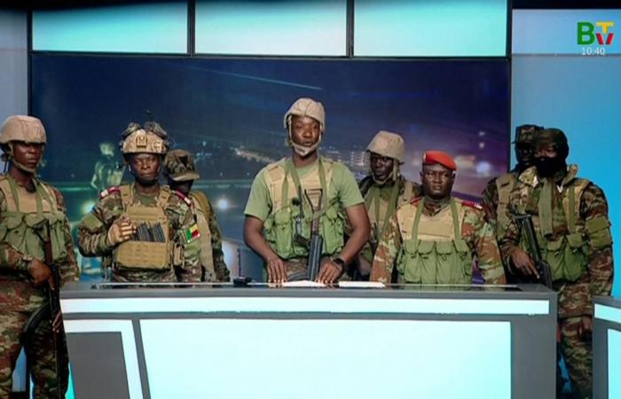 رئيس
      جنوب
      أفريقيا:
      فكرة
      تفوق
      العرق
      الأبيض
      تهدد
      سيادة
      البلاد