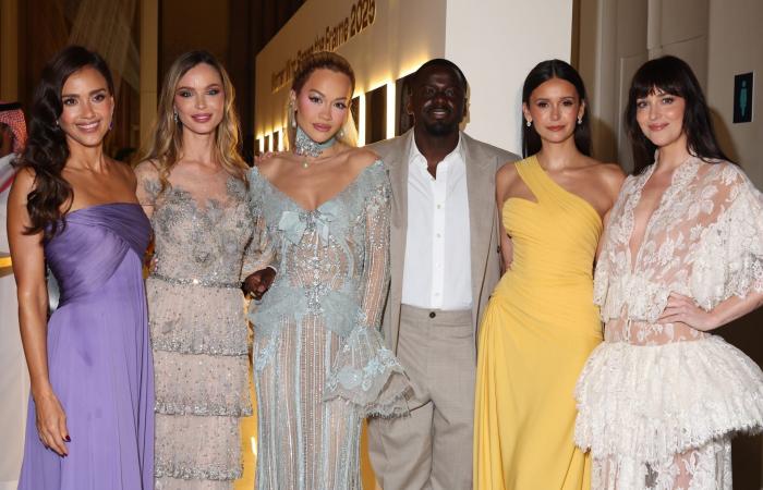 بين البساطة والكلاسيكية..إطلالات النجمات بفعاليّة "المرأة في السينما"في جدّة