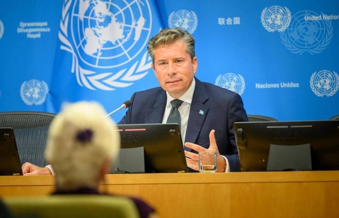 الأمم
      المتحدة
      تخفض
      إلى
      النصف
      ميزانية
      المعونات
      الطارئة
      لعام
      2026