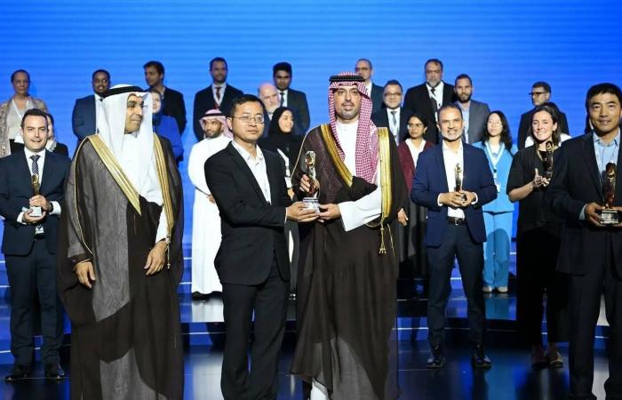 السعودية
      تطلق
      أكبر
      واحة
      ابتكار
      مائي
      بالعالم