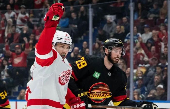 Canucks
      Player
      Grades:
      Goal
      droughts,
      more
      boos,
      more
      trade
      speculation
      in
      4-0
      loss
      to
      Wings