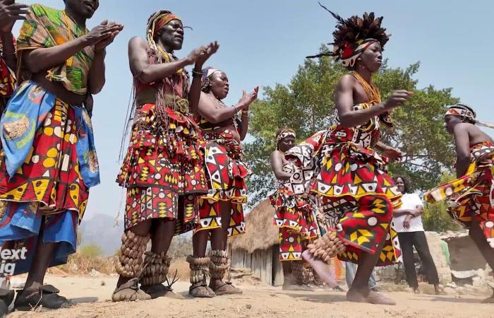 مراسل CNN يحصل على فرصة نادرة للقاء شعب أنغولا الأصيل