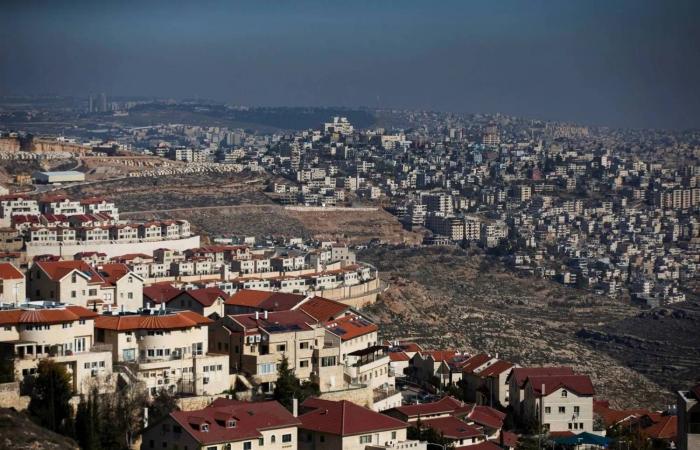 استطلاع:
      غالبية
      الإسرائيليين
      يتوقعون
      حرباً
      خلال
      العام
      المقبل