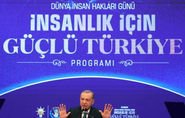 تركيا:
      مطلب
      «المواطنة
      المتساوية»
      يربك
      «عملية
      السلام»
      مع
      الأكراد