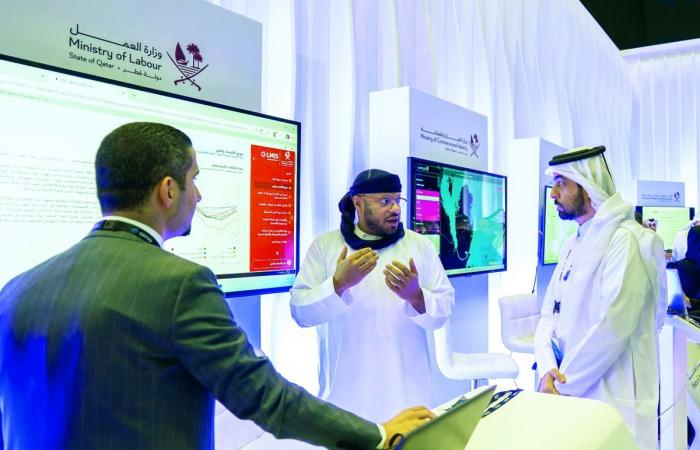 القمة العالمية للذكاء الاصطناعي.. «العمل» تستعرض خطتها للتحول الرقمي