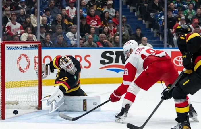 Canucks
      Player
      Grades:
      Goal
      droughts,
      more
      boos,
      more
      trade
      speculation
      in
      4-0
      loss
      to
      Wings