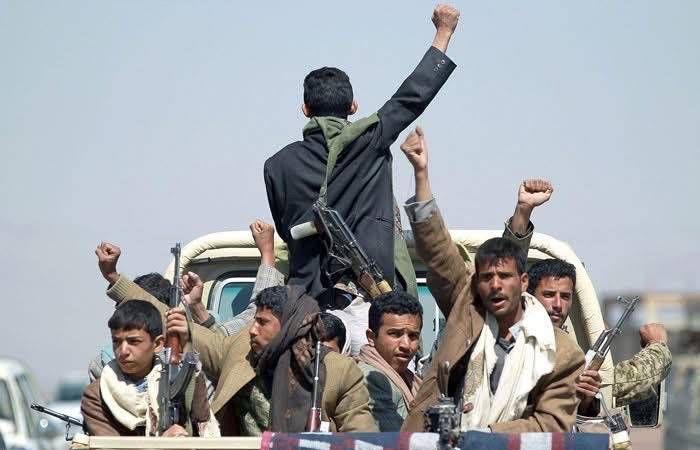 الحوثيون
      يدفعون
      بتعزيزات
      عسكرية
      نحو
      الضالع
      وتعز