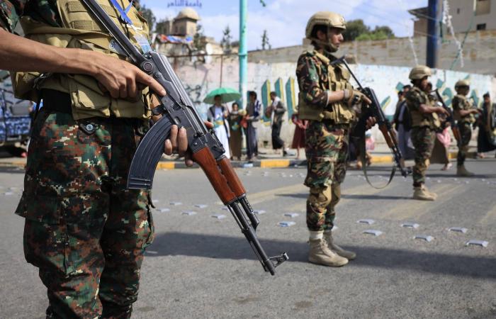 الحوثيون
      يدفعون
      بتعزيزات
      عسكرية
      نحو
      الضالع
      وتعز