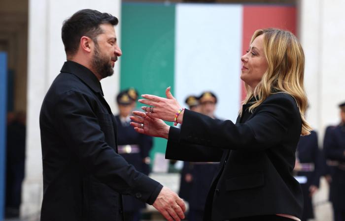 في
      تحدٍّ
      للاتحاد
      الأوروبي...
      المجر
      لن
      تقبل
      «مهاجراً
      واحداً»