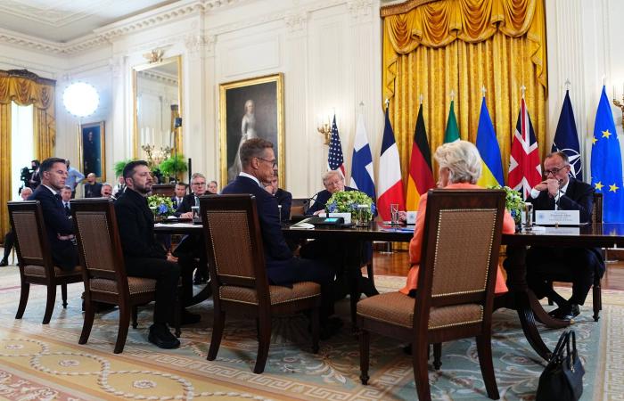 في
      تحدٍّ
      للاتحاد
      الأوروبي...
      المجر
      لن
      تقبل
      «مهاجراً
      واحداً»