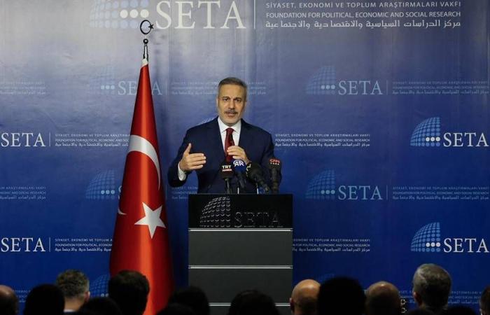 تركيا
      ستفتح
      كل
      المعابر
      الحدودية
      مع
      سوريا
      بعد
      تنفيذ
      اتفاق
      «10
      مارس»