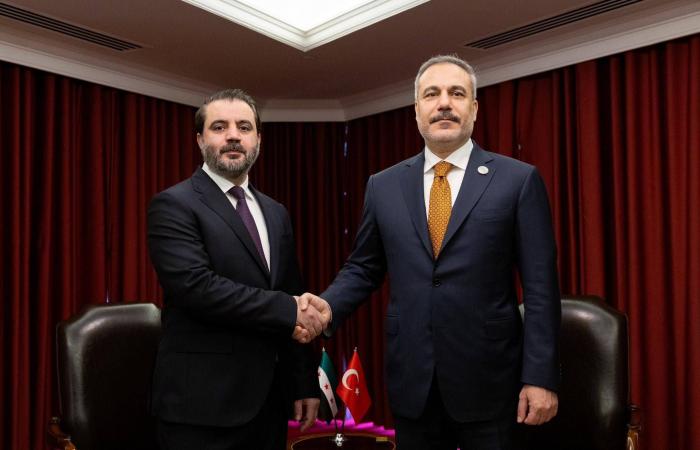 تركيا
      ستفتح
      كل
      المعابر
      الحدودية
      مع
      سوريا
      بعد
      تنفيذ
      اتفاق
      «10
      مارس»