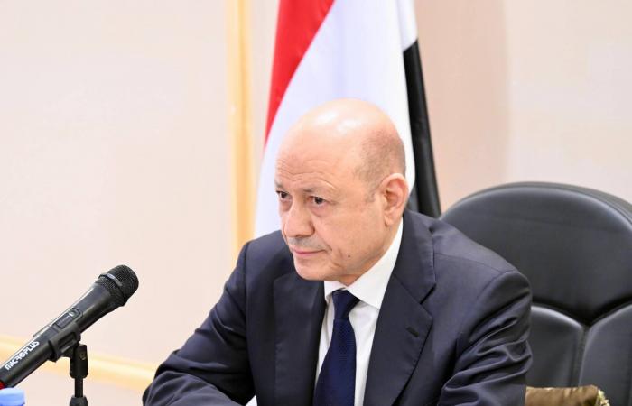 العليمي
      يدعو
      لاحتواء
      التصعيد
      في
      شرق
      اليمن
      ويشيد
      بدور
      السعودية