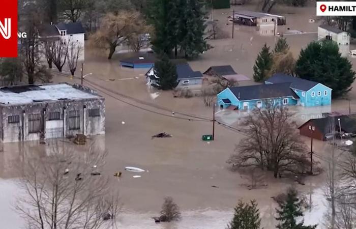 متابعة: فيضانات واشنطن.. المياه تصل سقوف منازل وتكسر أرقاما قياسية