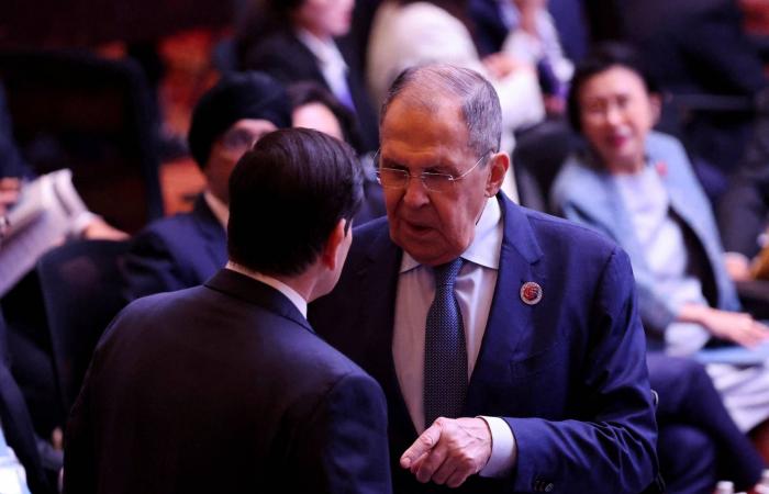 روسيا
      تعلن
      السيطرة
      على
      مدينة
      سيفيرسك
      في
      شرق
      أوكرانيا