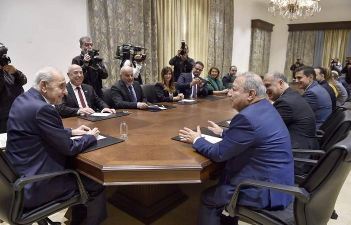 بري
      يرفض
      «تهديد
      اللبنانيين»
      ويتمسك
      بـ«مسلّمات
      التفاوض»
      مع
      إسرائيل