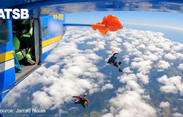 بعد قفزه مباشرة.. شاهد مظليًا يعلق بجناح طائرة في أستراليا