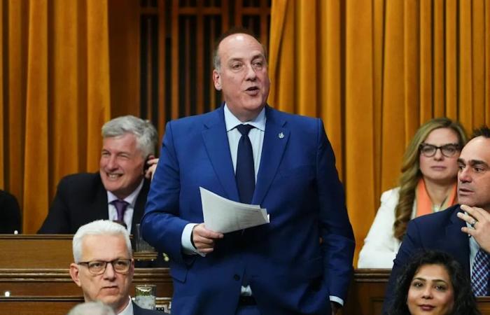 Another
      Conservative
      crosses
      the
      floor,
      bringing
      Liberals
      1
      MP
      shy
      of
      majority