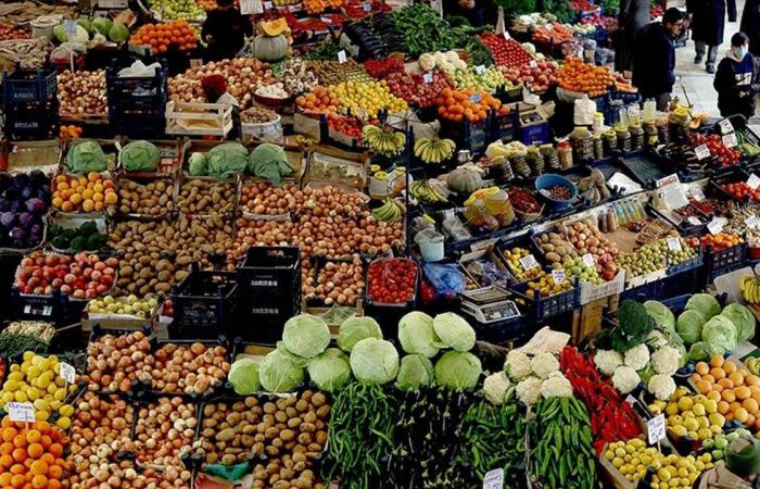 البنك
      المركزي
      التركي
      يخفض
      سعر
      الفائدة
      استناداً
      إلى
      تراجع
      التضخم