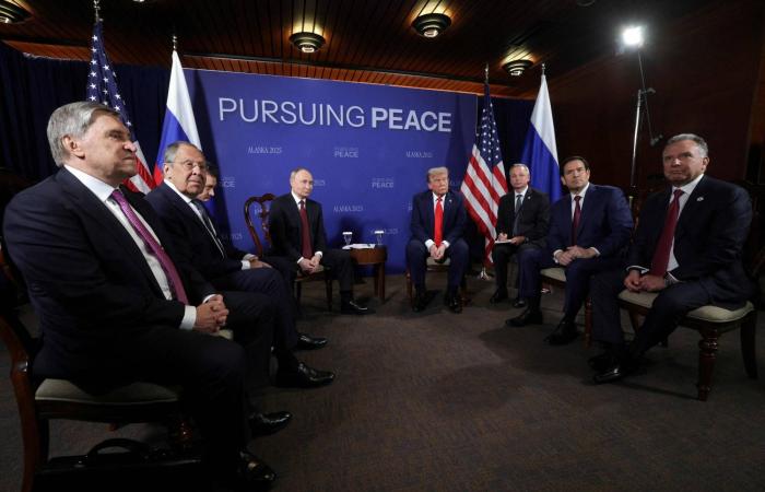 روسيا
      تعلن
      السيطرة
      على
      مدينة
      سيفيرسك
      في
      شرق
      أوكرانيا