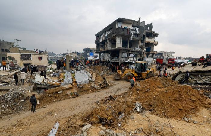 وفاة
      14
      فلسطينياً
      بسبب
      البرد...
      وانهيار
      منازل
      في
      غزة