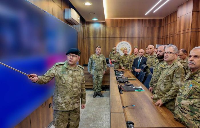 «الدفاع
      التركية»
      تنفي
      استعداد
      الجيش
      لشن
      عملية
      عسكرية
      في
      سوريا