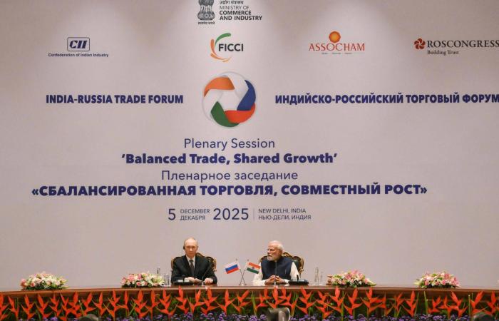 روب
      يتن...
      هزم
      اليمين
      المتطرف
      ويستعد
      ليصبح
      أصغر
      رئيس
      حكومة
      لهولندا