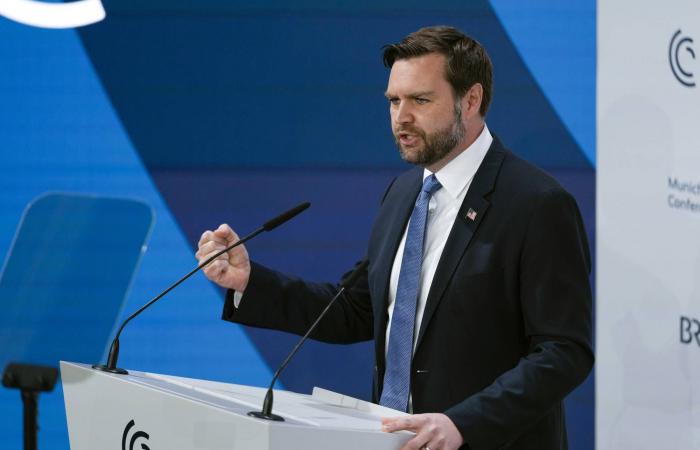 عبور
      عشرات
      المهاجرين
      إلى
      بولندا
      عبر
      نفق
      على
      الحدود
      مع
      بيلاروسيا