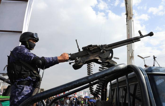 تقرير
      حقوقي
      يوثّق
      161
      ألف
      انتهاك
      حوثي
      منذ
      2014