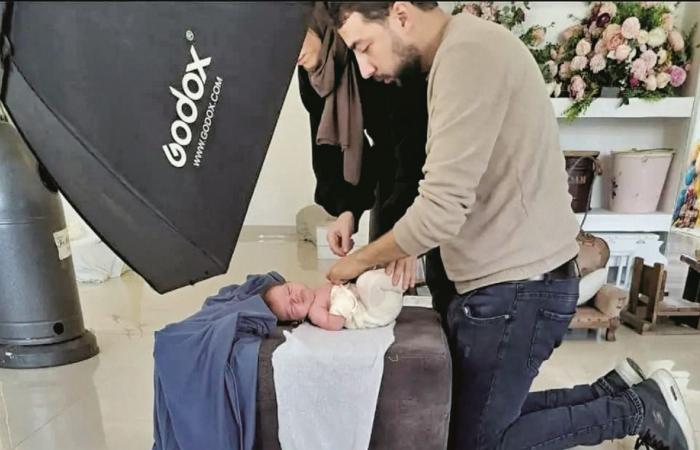 مصور الأطفال في غزة استشهد أمام طفله