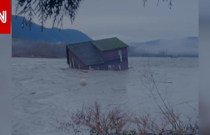 متابعة: شاهد.. منزل يطفو على نهر بعد فيضانات كارثية غمرت مناطق سكنية في واشنطن