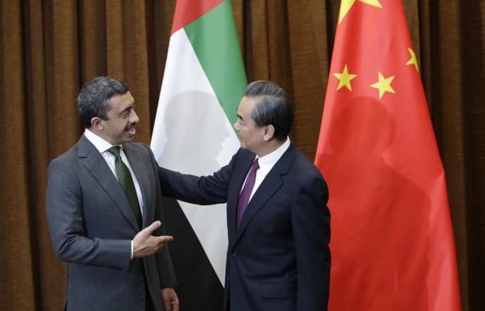 وزيرا خارجية الإمارات والصين يؤكدان عمق الشراكة بين البلدين
